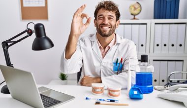 Cum poate medicul stomatolog să reducă numărul ajustărilor necesare după primirea lucrării